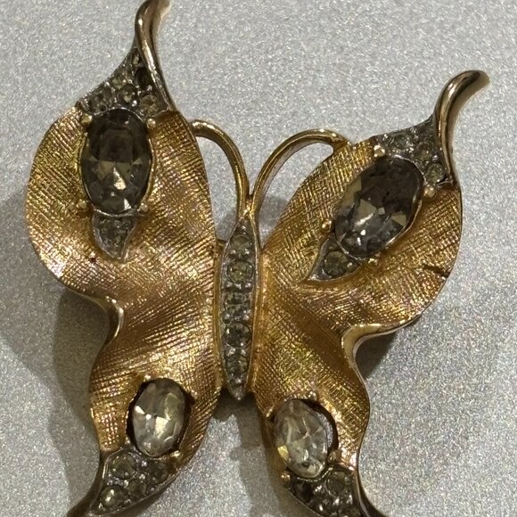 VINTAGE CROWN TRIFARI BUTTERFLY BROOCH - Picture 3 of 3